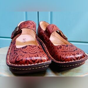 ✨NEW✨ Alegria Brown Leather Embossed Mary Jane with Buckle